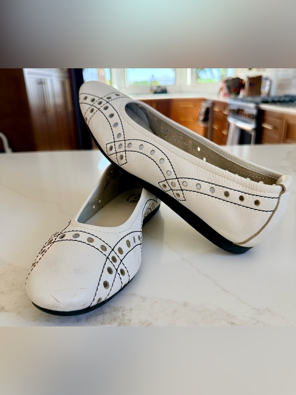 Arche 8/8.5/39 White Leather Ballet Flats Perforated Cutout Made France Comfort